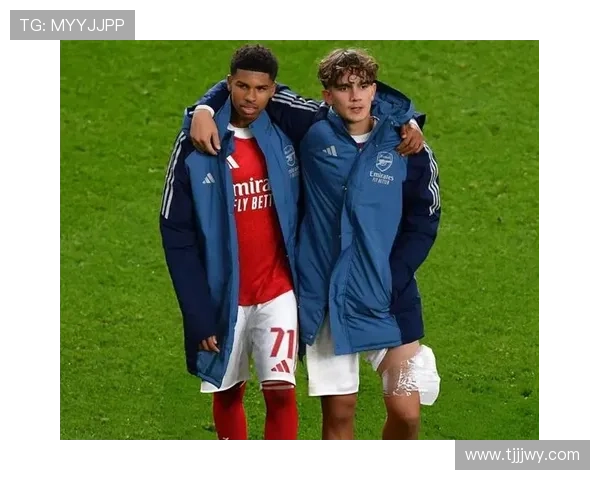 恩瓦内里弟弟亮相阿森纳欧青赛酋长球场 恩瓦内里弟弟亮相阿森纳欧青赛酋长球场